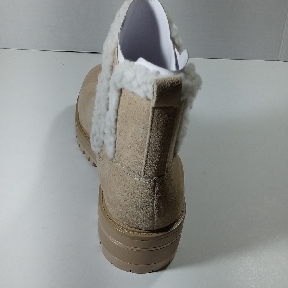 Boot - Picture 4 of 11